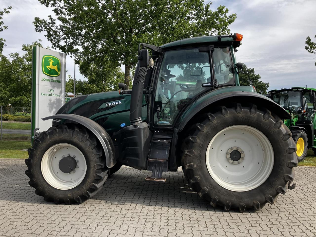 Valtra T174 Versu - Трактор: фото 1 Valtra T174 Versu - Трактор: фото 1