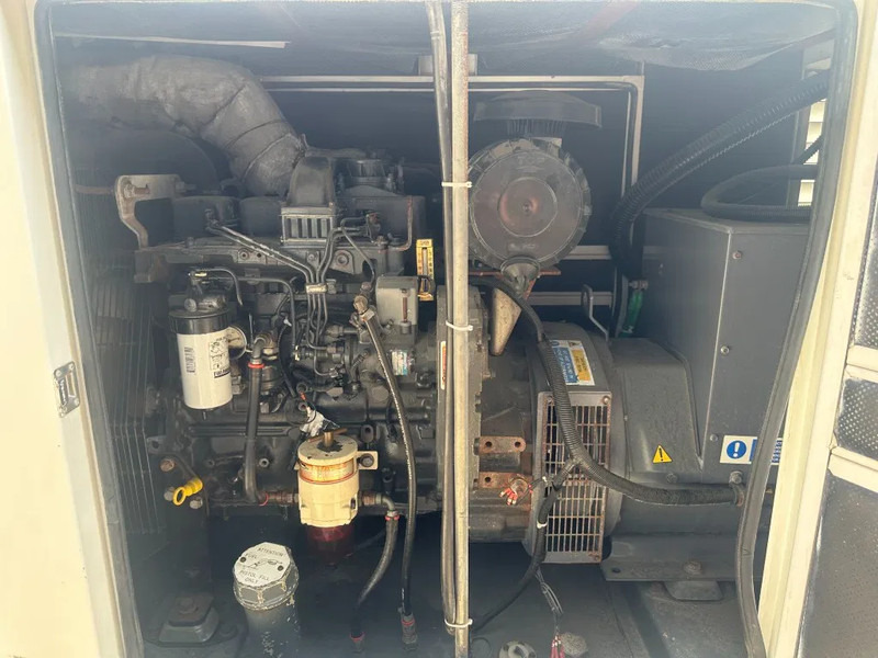 Электрогенератор Iveco FPT NEF45 SM1A.A004 Stamford 60 kVA Silent Rental generatorset: фото 11