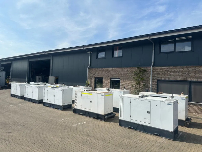 Iveco FPT NEF45 SM1A.A004 Stamford 60 kVA Silent Rental generatorset - Электрогенератор: фото 2 Iveco FPT NEF45 SM1A.A004 Stamford 60 kVA Silent Rental generatorset - Электрогенератор: фото 2