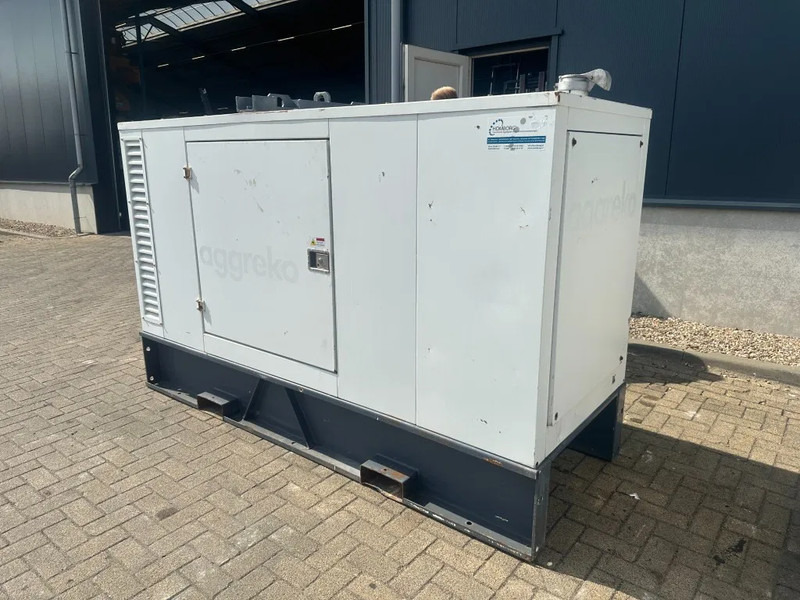 Электрогенератор Iveco FPT NEF45 SM1A.A004 Stamford 60 kVA Silent Rental generatorset: фото 5
