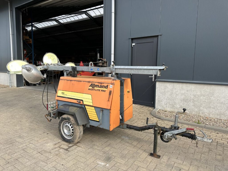 Kubota D905 Allmand Mobiele Lichtmast Aggregaat Light Tower 8.1 meter - Осветительная мачта: фото 5 Kubota D905 Allmand Mobiele Lichtmast Aggregaat Light Tower 8.1 meter - Осветительная мачта: фото 5