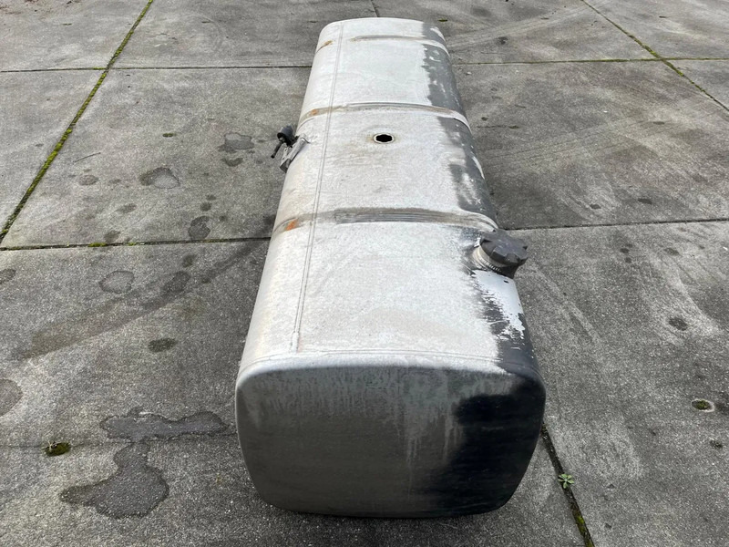 DAF Brandstoftank Diesel 870L 1681830 - Топливный бак: фото 2 DAF Brandstoftank Diesel 870L 1681830 - Топливный бак: фото 2