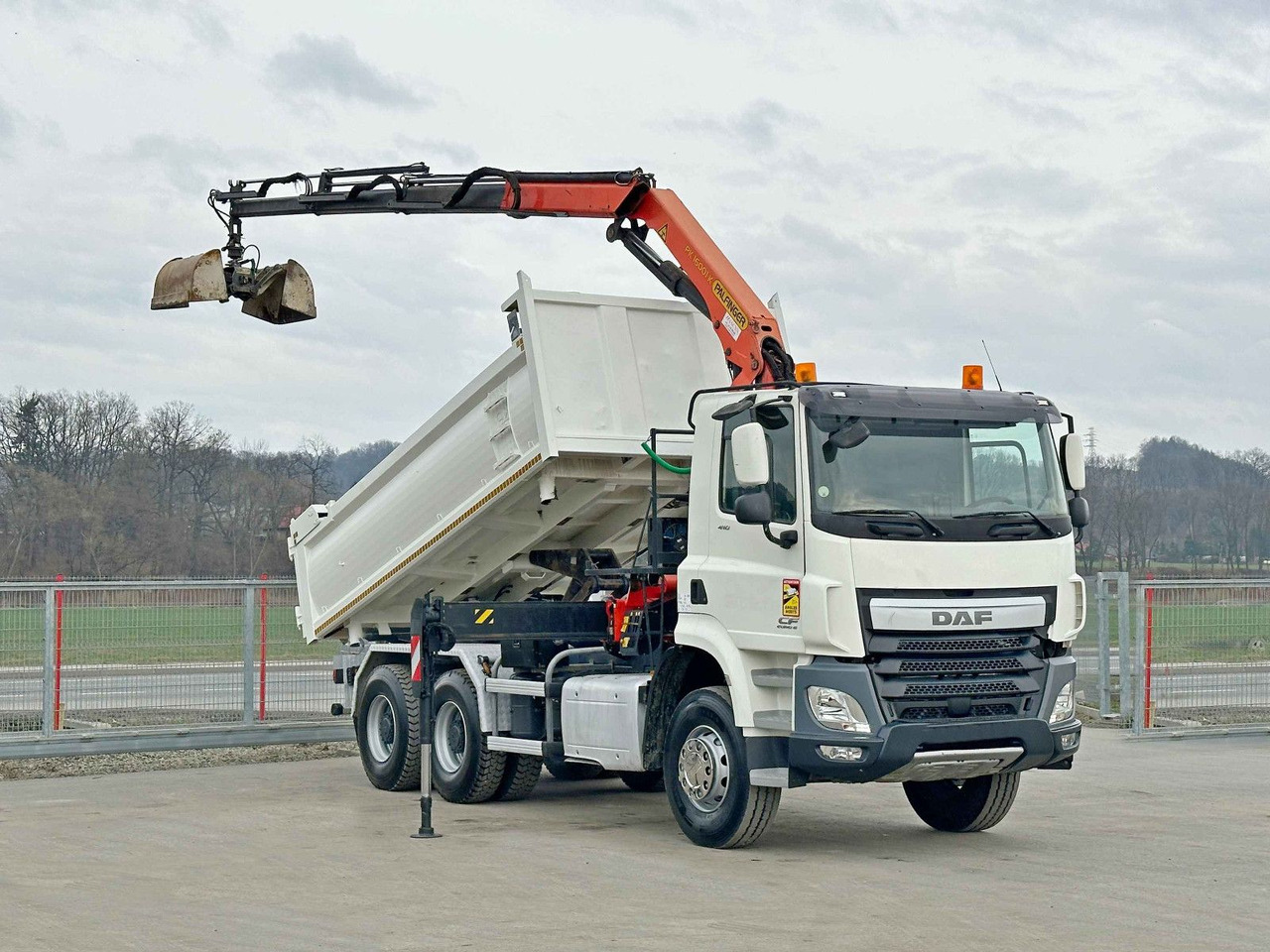 DAF CF 410 * Kipper 4,90 m + PK 16001 - K B * 6x4 - Самосвал, Автоманипулятор: фото 2 DAF CF 410 * Kipper 4,90 m + PK 16001 - K B * 6x4 - Самосвал, Автоманипулятор: фото 2