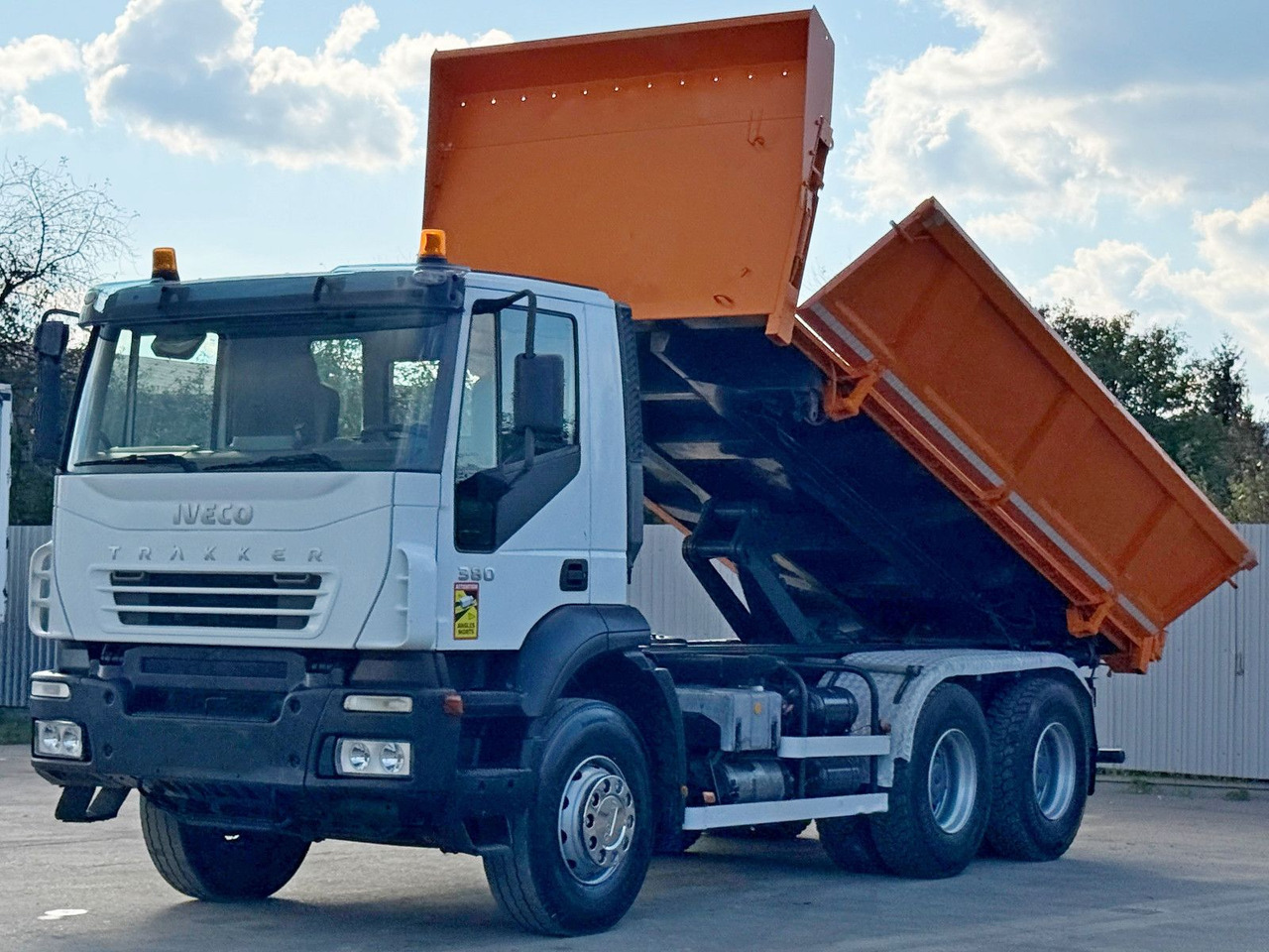Iveco TRAKKER 380 * Kipper 5,25 m + BORDMATIC / 6x4 - Самосвал, Автоманипулятор: фото 3 Iveco TRAKKER 380 * Kipper 5,25 m + BORDMATIC / 6x4 - Самосвал, Автоманипулятор: фото 3