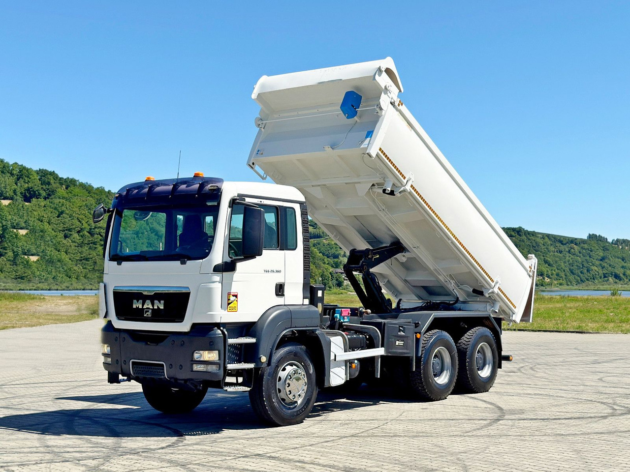 MAN TGS 26.360 Kipper 5,20 m + BORDMATIC / 6x4 - Самосвал, Автоманипулятор: фото 2 MAN TGS 26.360 Kipper 5,20 m + BORDMATIC / 6x4 - Самосвал, Автоманипулятор: фото 2