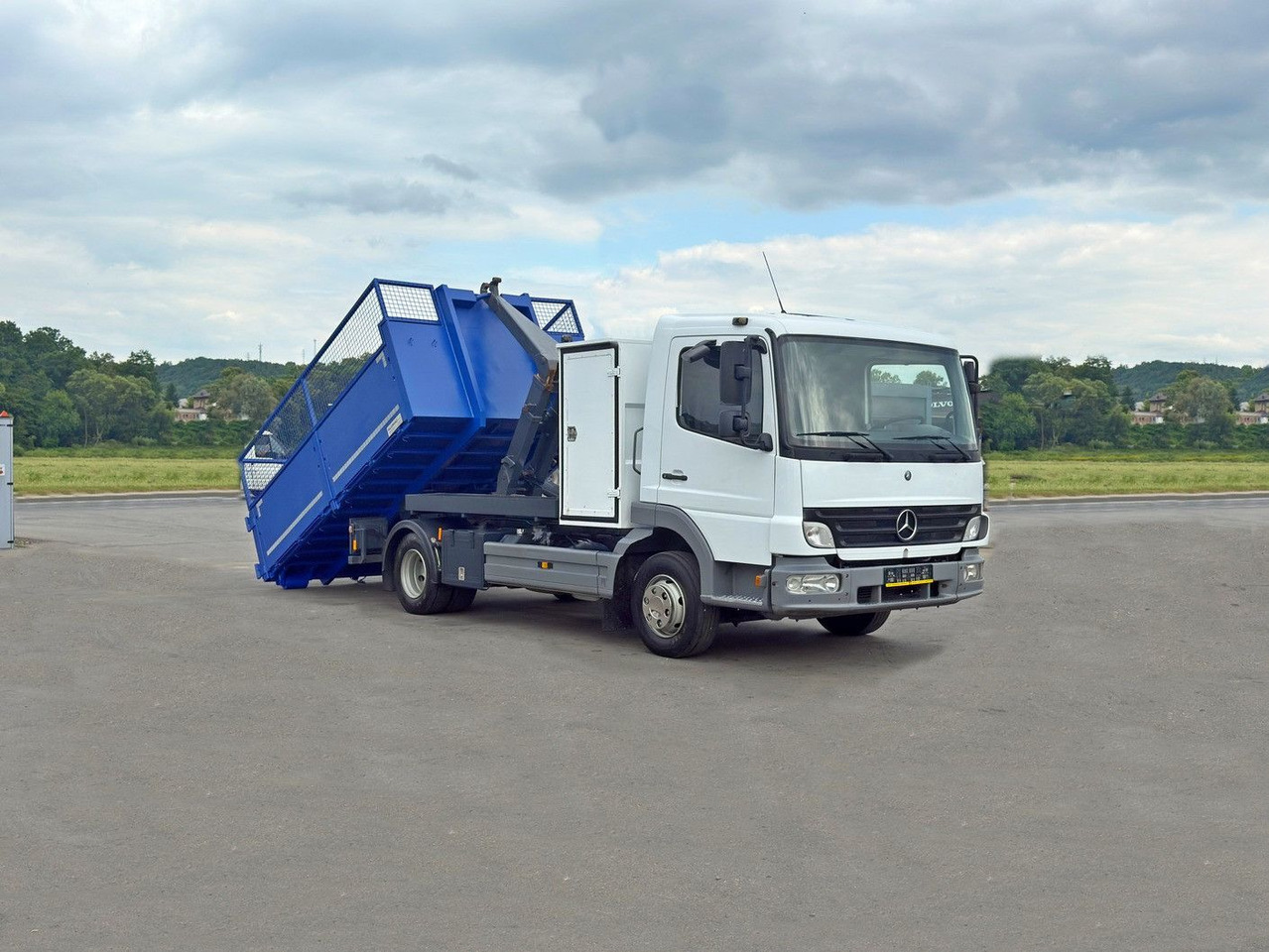 Mercedes-Benz 815 * Abrollkipper + CONTAINER 3,68 m * TOP - Крюковой мультилифт: фото 2 Mercedes-Benz 815 * Abrollkipper + CONTAINER 3,68 m * TOP - Крюковой мультилифт: фото 2