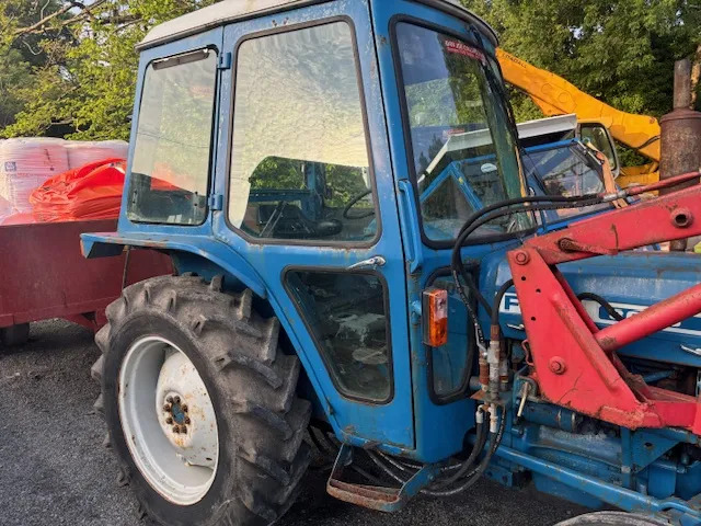 FORD 3600 C/W FRONT LOADER - Трактор: фото 3 FORD 3600 C/W FRONT LOADER - Трактор: фото 3