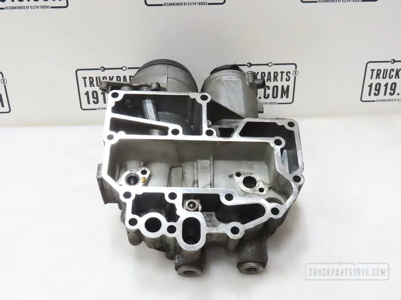 MAN 51.05000-7040 D2066 Oliekoeler - Двигатель и запчасти для Грузовиков: фото 2 MAN 51.05000-7040 D2066 Oliekoeler - Двигатель и запчасти для Грузовиков: фото 2