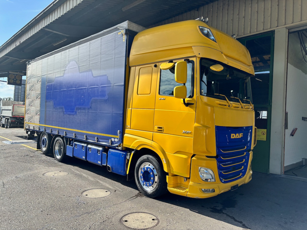 DAF FAN XF 530 LD 6x2 - Тентованный грузовик: фото 1 DAF FAN XF 530 LD 6x2 - Тентованный грузовик: фото 1