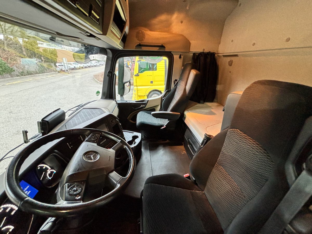 MERCEDES 2543 6x2 - Грузовик-контейнеровоз/ Сменный кузов: фото 4 MERCEDES 2543 6x2 - Грузовик-контейнеровоз/ Сменный кузов: фото 4