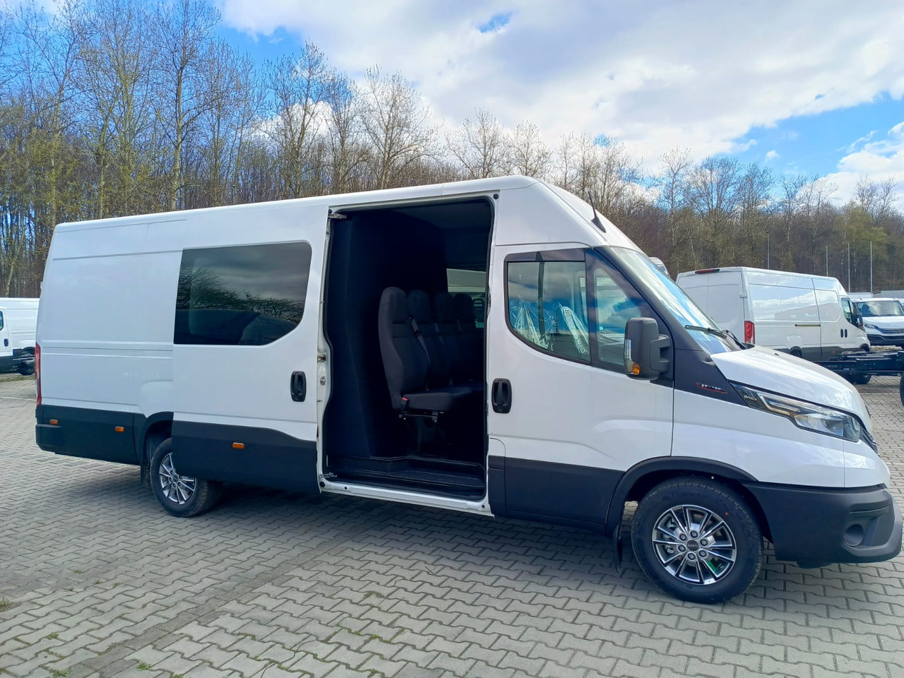 IVECO Daily 35 180 7-Sitzer - Пассажирский фургон, Грузопассажирский фургон: фото 2 IVECO Daily 35 180 7-Sitzer - Пассажирский фургон, Грузопассажирский фургон: фото 2