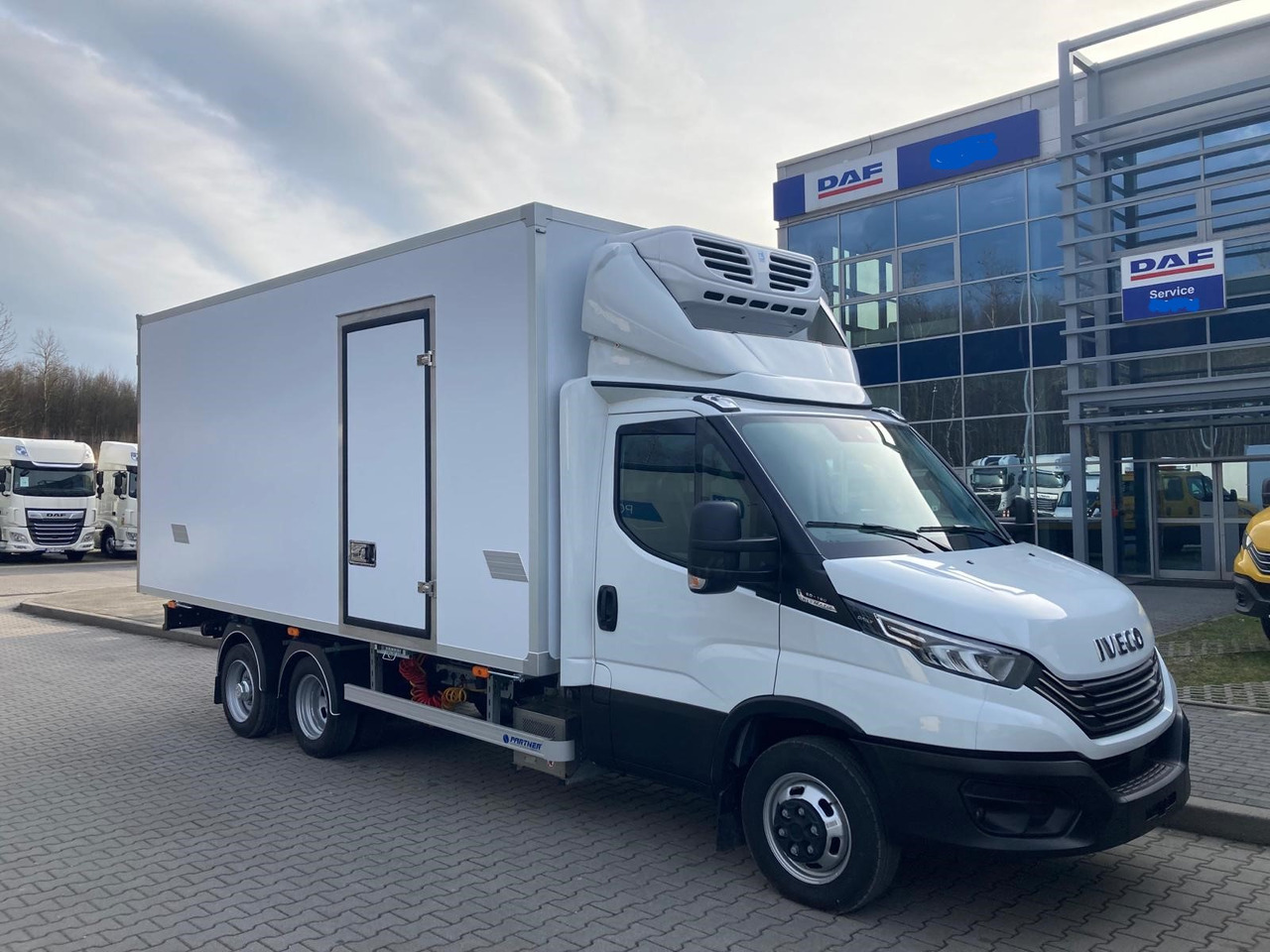 IVECO Daily BE-Truck 35S18H A8 180 PS Kühlkoffer 7.000kg Gesamtgewicht - Рефрижератор: фото 1 IVECO Daily BE-Truck 35S18H A8 180 PS Kühlkoffer 7.000kg Gesamtgewicht - Рефрижератор: фото 1