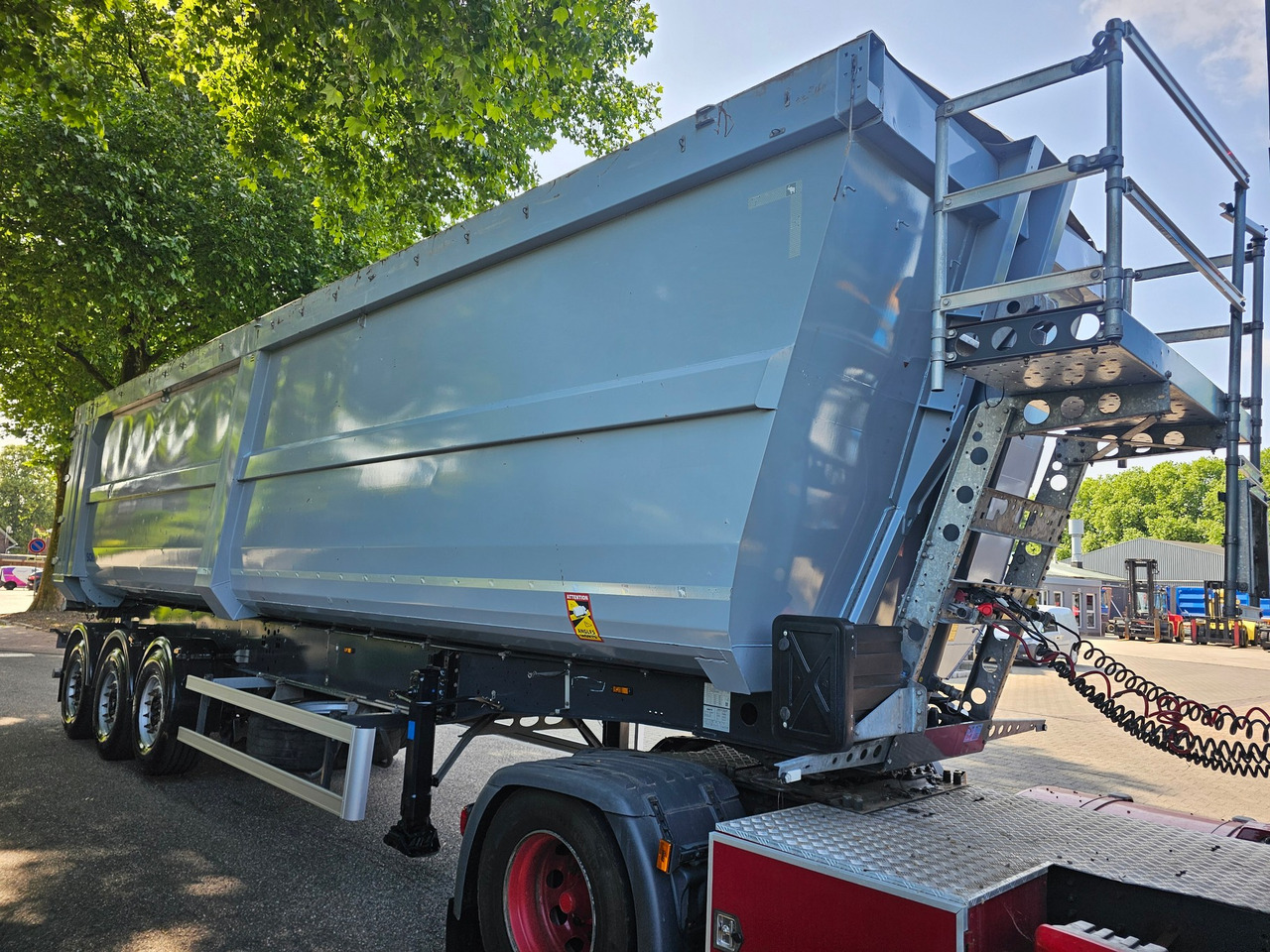 Schmitz SGF-S3 Scraptipper 55 M3 - Самосвальный полуприцеп: фото 3 Schmitz SGF-S3 Scraptipper 55 M3 - Самосвальный полуприцеп: фото 3
