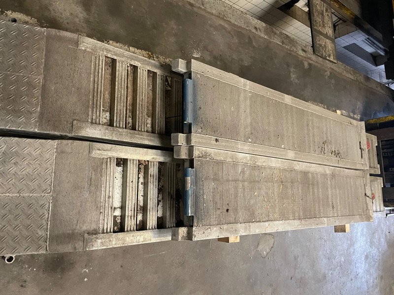 Kässbohrer Oprijplaaten - Низкорамный полуприцеп: фото 3 Kässbohrer Oprijplaaten - Низкорамный полуприцеп: фото 3