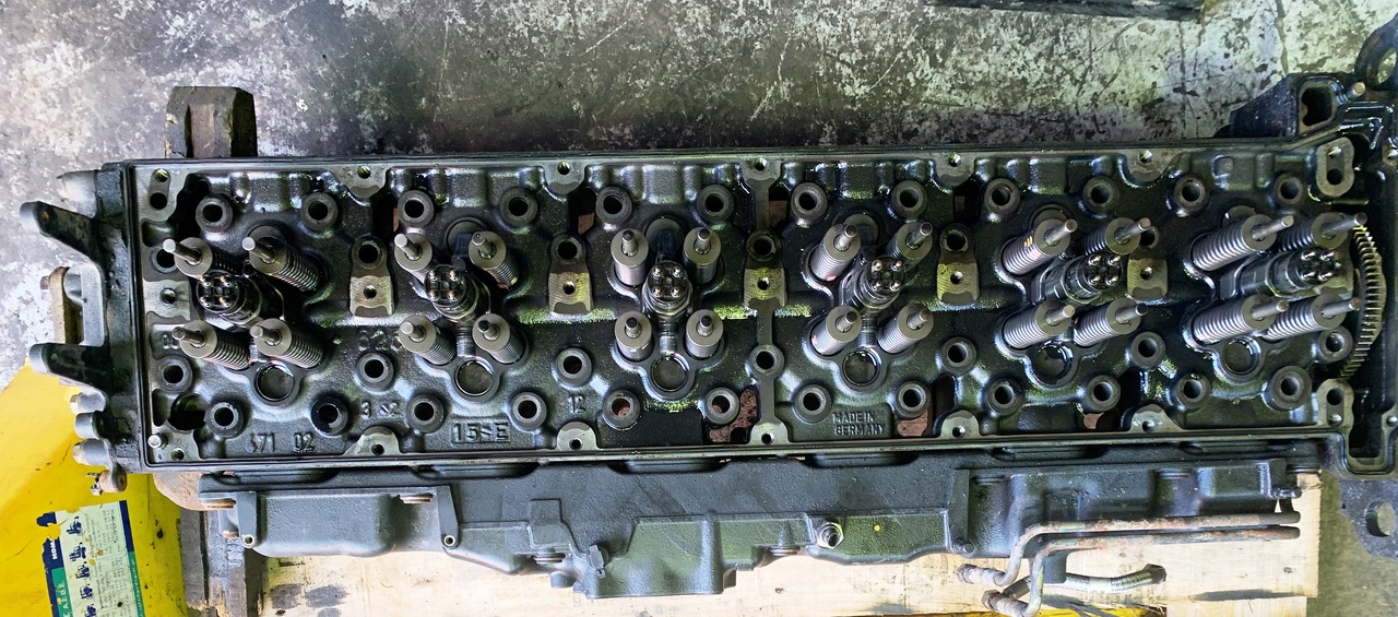 CYLINDER HEAD WITH VALVES,ROCKER SHAFT (INTAKE AND EXHAUST),REINFORCING FRAME ACTROS MP4 OM471 LA EURO 5 - Двигатель и запчасти для Грузовиков: фото 5 CYLINDER HEAD WITH VALVES,ROCKER SHAFT (INTAKE AND EXHAUST),REINFORCING FRAME ACTROS MP4 OM471 LA EURO 5 - Двигатель и запчасти для Грузовиков: фото 5