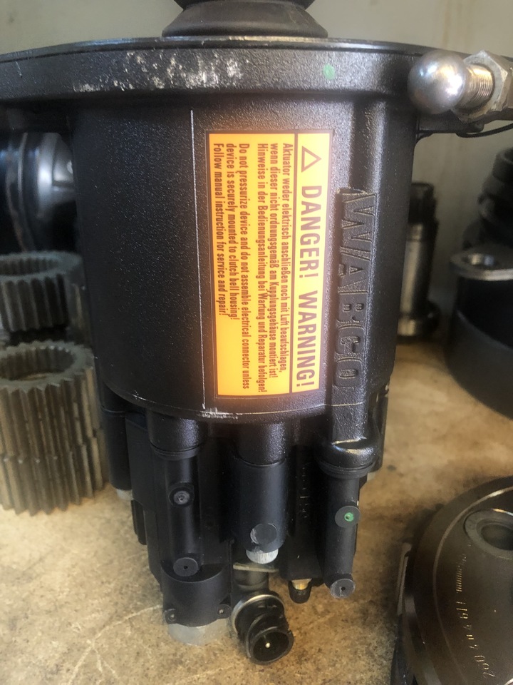 MERCEDES-BENZ ACTROS MP4 CLUTCH BOOSTER - Цилиндр сцепления для Грузовиков: фото 2 MERCEDES-BENZ ACTROS MP4 CLUTCH BOOSTER - Цилиндр сцепления для Грузовиков: фото 2