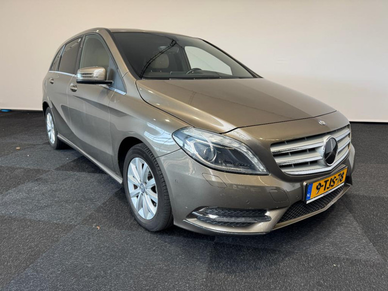 Mercedes-Benz B-Klasse 180 automaat Leer B 180 Ambition 5 Automaat wit Leer - Легковой автомобиль: фото 1 Mercedes-Benz B-Klasse 180 automaat Leer B 180 Ambition 5 Automaat wit Leer - Легковой автомобиль: фото 1