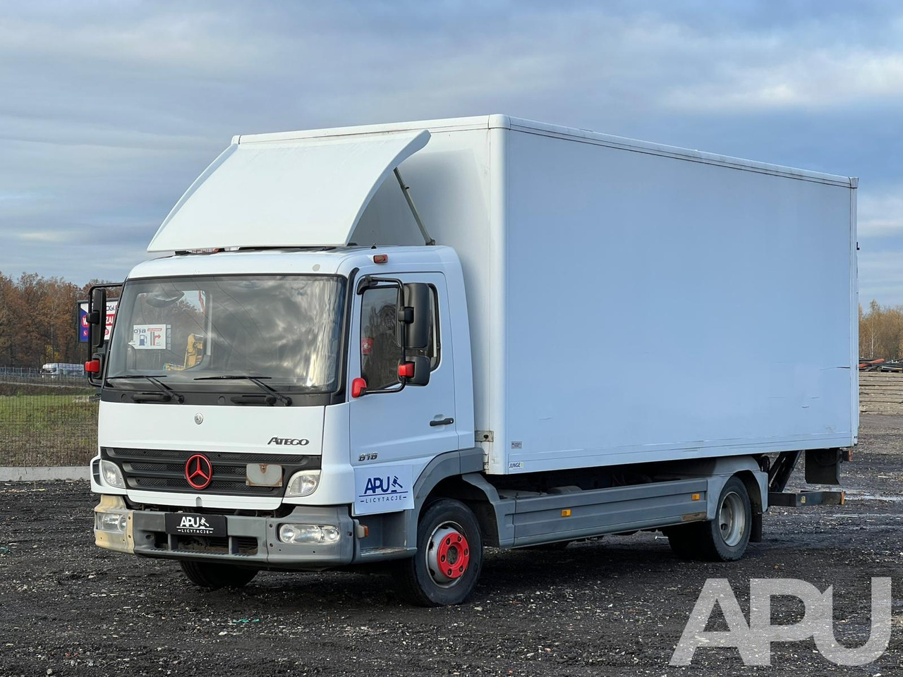 Mercedes-Benz ATEGO 818 winda - Грузовик с закрытым кузовом: фото 1 Mercedes-Benz ATEGO 818 winda - Грузовик с закрытым кузовом: фото 1