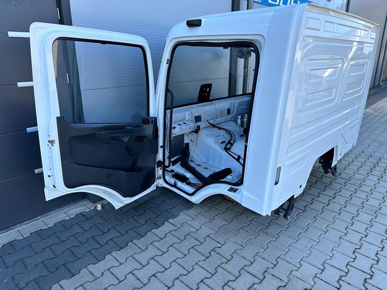 MB ATEGO CABINE EURO 6 TUNEL VOOR 6 CYL.MOTOR ALLEEN FRAME 000074B - Кабина для Грузовиков: фото 1 MB ATEGO CABINE EURO 6 TUNEL VOOR 6 CYL.MOTOR ALLEEN FRAME 000074B - Кабина для Грузовиков: фото 1