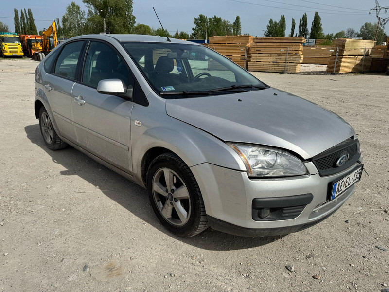 Ford Focus 1,6 i - Damaged Car - Хэтчбек: фото 2 Ford Focus 1,6 i - Damaged Car - Хэтчбек: фото 2