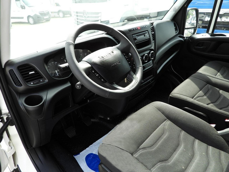 Iveco DAILY 35C17 FURGON BRYGADÓWKA 6 MIEJSC TEMPOMAT BLIŹNIACZE KOŁA - Фургон с закрытым кузовом: фото 2 Iveco DAILY 35C17 FURGON BRYGADÓWKA 6 MIEJSC TEMPOMAT BLIŹNIACZE KOŁA - Фургон с закрытым кузовом: фото 2