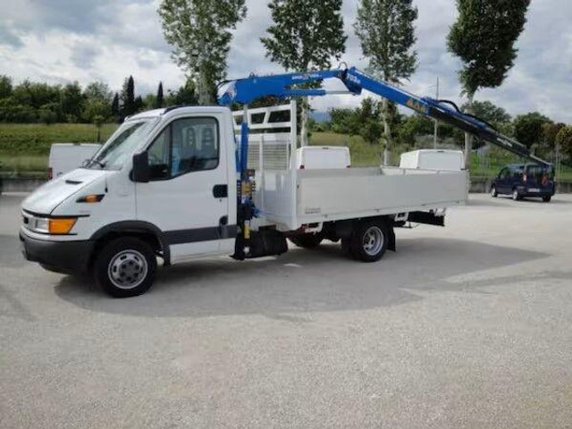 Iveco Daily 35C11 - flatbed+crane - Грузовик бортовой/ Платформа, Автоманипулятор: фото 2 Iveco Daily 35C11 - flatbed+crane - Грузовик бортовой/ Платформа, Автоманипулятор: фото 2