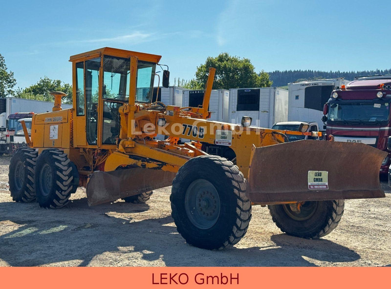 John Deere 770B - Грейдер: фото 1 John Deere 770B - Грейдер: фото 1