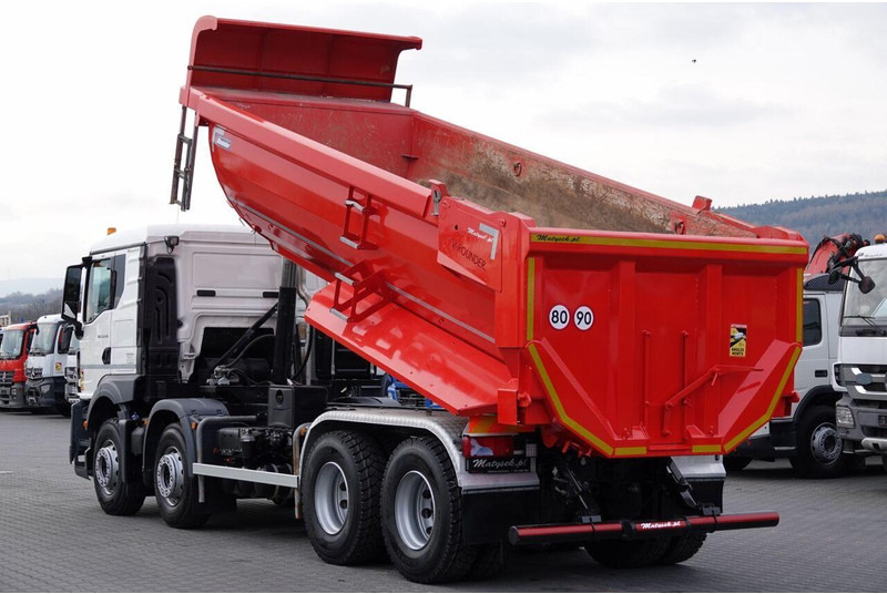 MAN TGS 35.430 / 8X4 / WYWROTKA TYLNOZSYPOWA / HYDROKLAPA / OPONY 10 - Самосвал: фото 2 MAN TGS 35.430 / 8X4 / WYWROTKA TYLNOZSYPOWA / HYDROKLAPA / OPONY 10 - Самосвал: фото 2