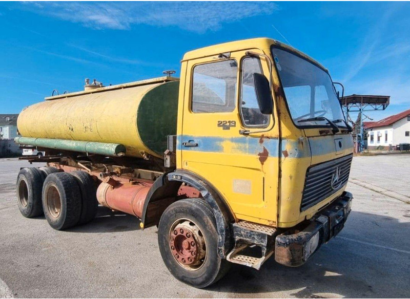 Mercedes-Benz 2219 6x4 Vízszállító Tartálykocsi - Грузовик-цистерна: фото 1 Mercedes-Benz 2219 6x4 Vízszállító Tartálykocsi - Грузовик-цистерна: фото 1