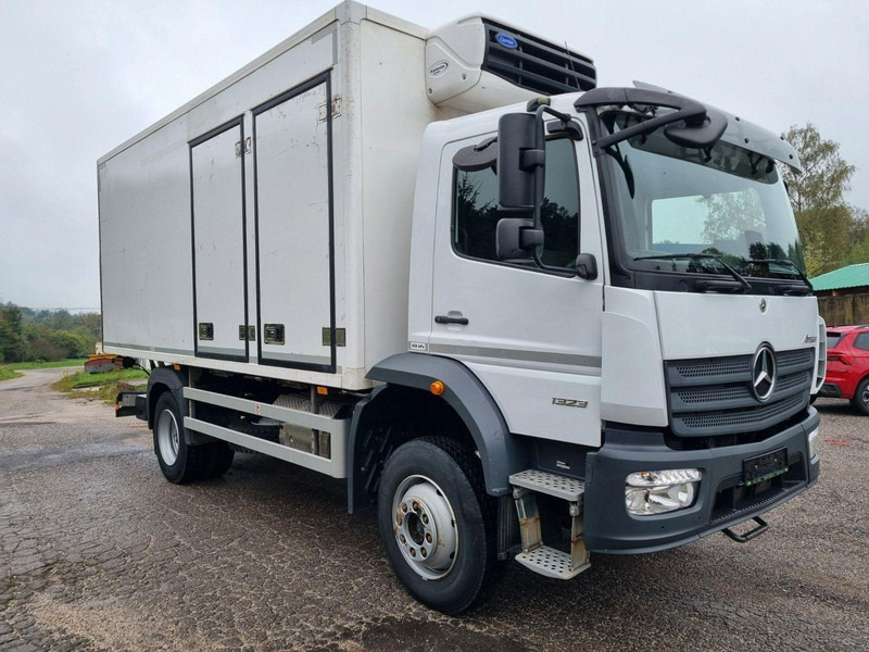 Mercedes-Benz ATEGO 1323 4x4 Refrigerated CARRIER XARIOS 600MT + Tail Lift - Рефрижератор: фото 1 Mercedes-Benz ATEGO 1323 4x4 Refrigerated CARRIER XARIOS 600MT + Tail Lift - Рефрижератор: фото 1