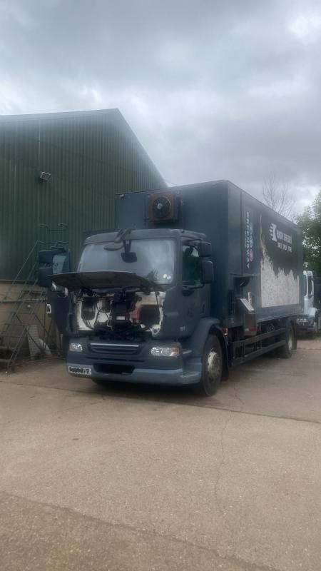 DAF LF 55-220 18 Ton Boxvan Fitted paper and Fabric Shredding Machine - Грузовик с закрытым кузовом, Коммунальная/ Специальная техника: фото 4 DAF LF 55-220 18 Ton Boxvan Fitted paper and Fabric Shredding Machine - Грузовик с закрытым кузовом, Коммунальная/ Специальная техника: фото 4