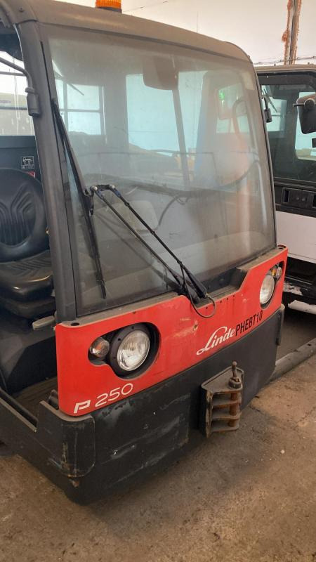 Linde Electric Tug P250 - Складской тягач: фото 1 Linde Electric Tug P250 - Складской тягач: фото 1