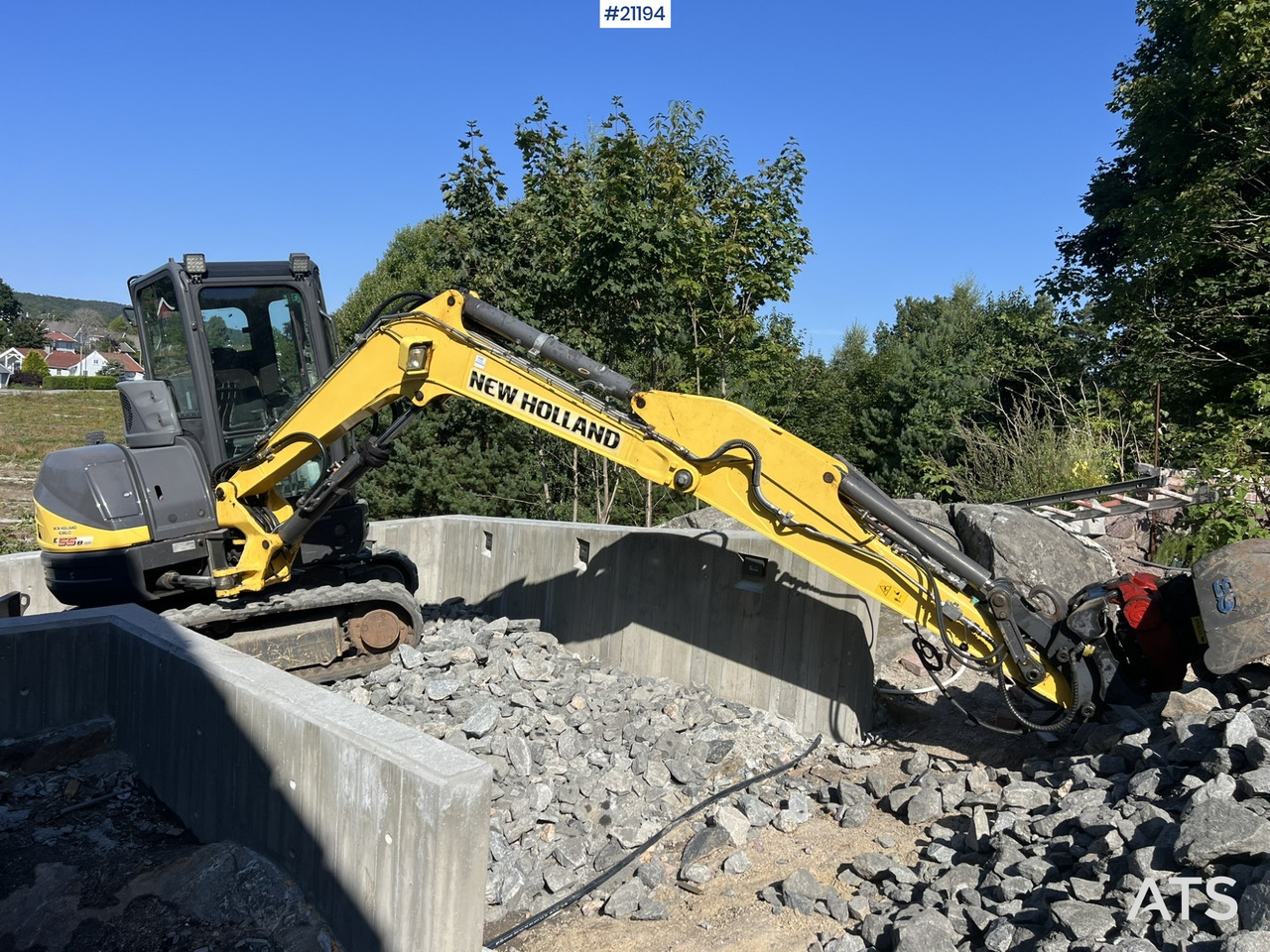 New Holland E55B - Гусеничный экскаватор: фото 3 New Holland E55B - Гусеничный экскаватор: фото 3