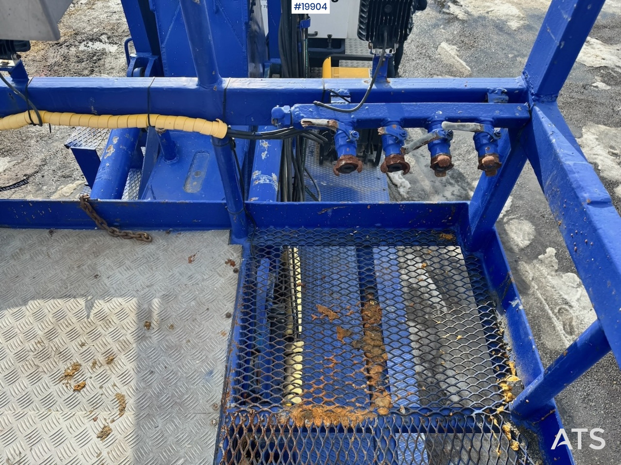 Грузовик с подъемником Scania P114: фото 28