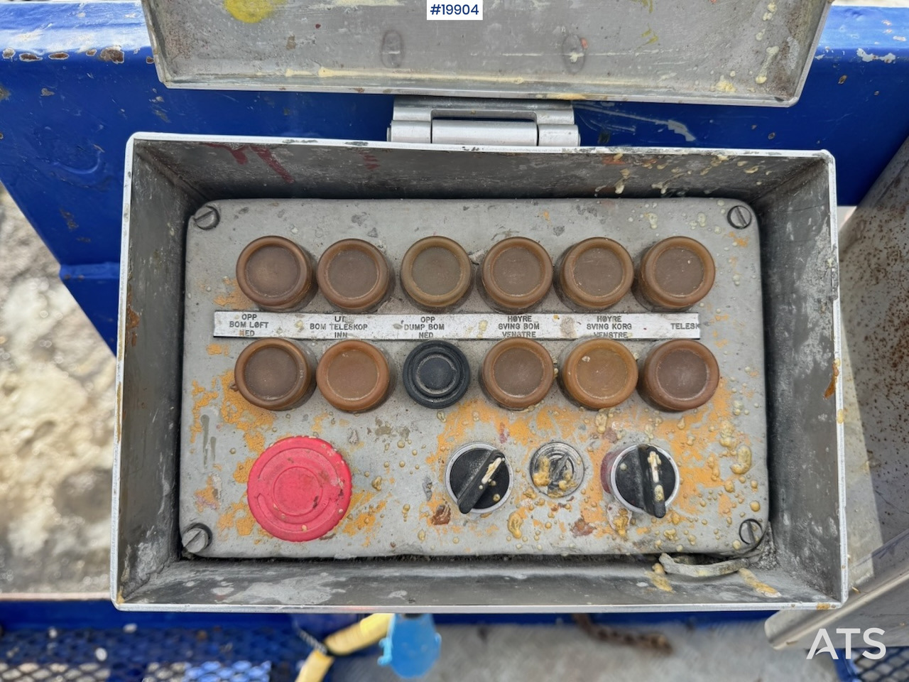 Грузовик с подъемником Scania P114: фото 27