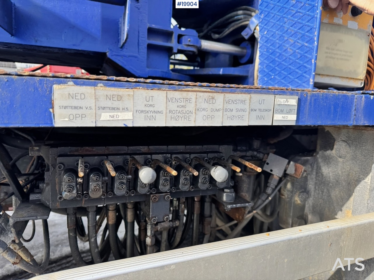 Грузовик с подъемником Scania P114: фото 47