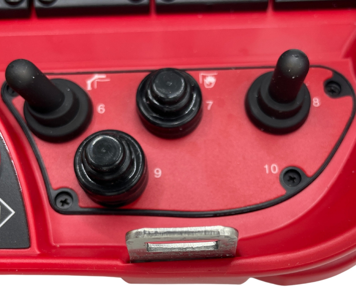 Right panel with button radio remote Scanreco RC400 - Электрическая система для Кранов-манипуляторов: фото 1 Right panel with button radio remote Scanreco RC400 - Электрическая система для Кранов-манипуляторов: фото 1