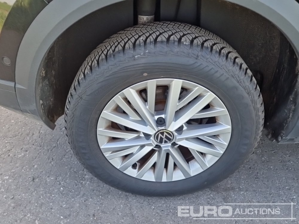 Внедорожник 2024 Volkswagen T-Roc: фото 12