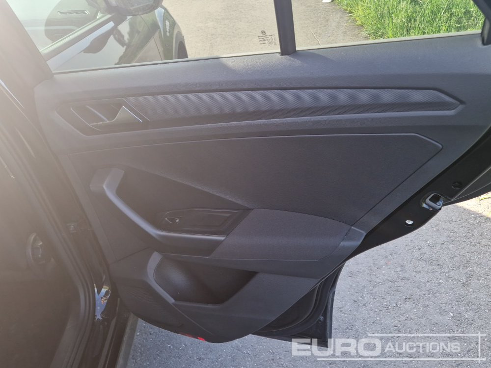 Внедорожник 2024 Volkswagen T-Roc: фото 20