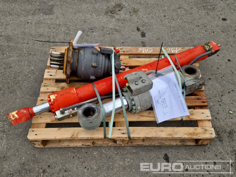 Hydraulic Cylinders, Motor to suit Volvo ECR88D - Запчасти для Экскаваторов: фото 1 Hydraulic Cylinders, Motor to suit Volvo ECR88D - Запчасти для Экскаваторов: фото 1