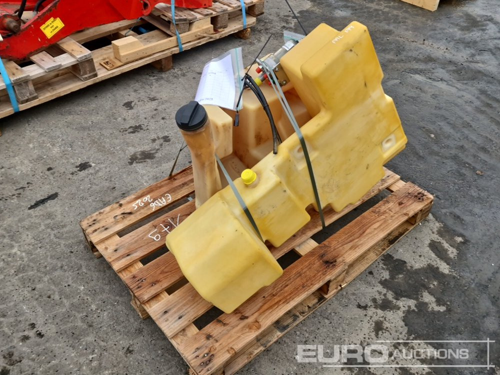 Hydraulic Tank to suit Volvo ECR50D (2 of) - Запчасти для Экскаваторов: фото 1 Hydraulic Tank to suit Volvo ECR50D (2 of) - Запчасти для Экскаваторов: фото 1
