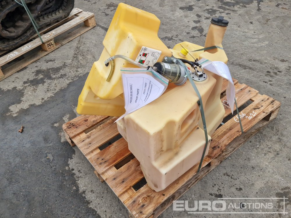 Hydraulic Tank to suit Volvo ECR50D (2 of) - Запчасти для Экскаваторов: фото 3 Hydraulic Tank to suit Volvo ECR50D (2 of) - Запчасти для Экскаваторов: фото 3