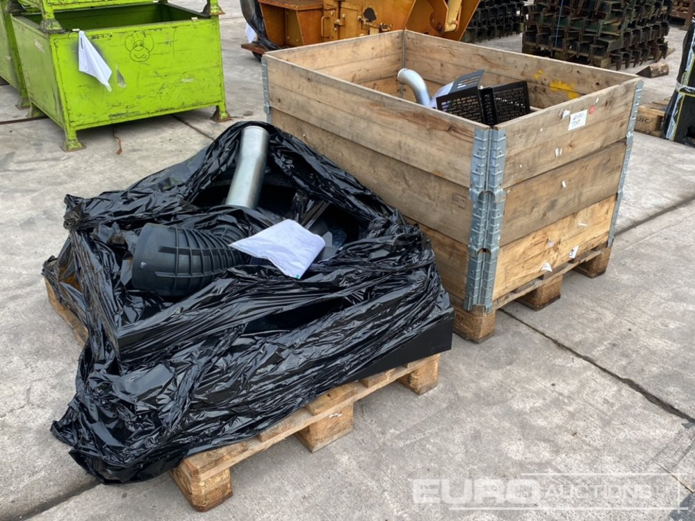 Pallet of Filter Housing, Pipe Work, Radiator to suit CAT (2 of) - Запчасти для Строительной техники: фото 1 Pallet of Filter Housing, Pipe Work, Radiator to suit CAT (2 of) - Запчасти для Строительной техники: фото 1