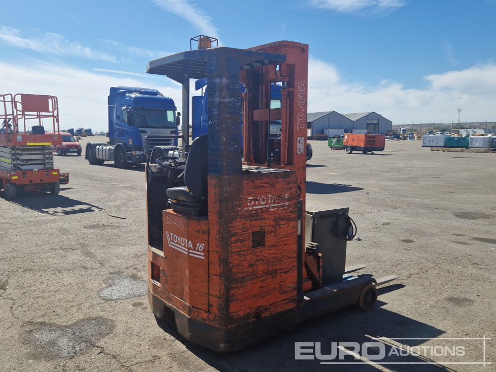 Toyota 16  1.6 Ton Electric Reach Forklift, 3 Mast, Forks, Charger - Вилочный погрузчик: фото 2 Toyota 16  1.6 Ton Electric Reach Forklift, 3 Mast, Forks, Charger - Вилочный погрузчик: фото 2