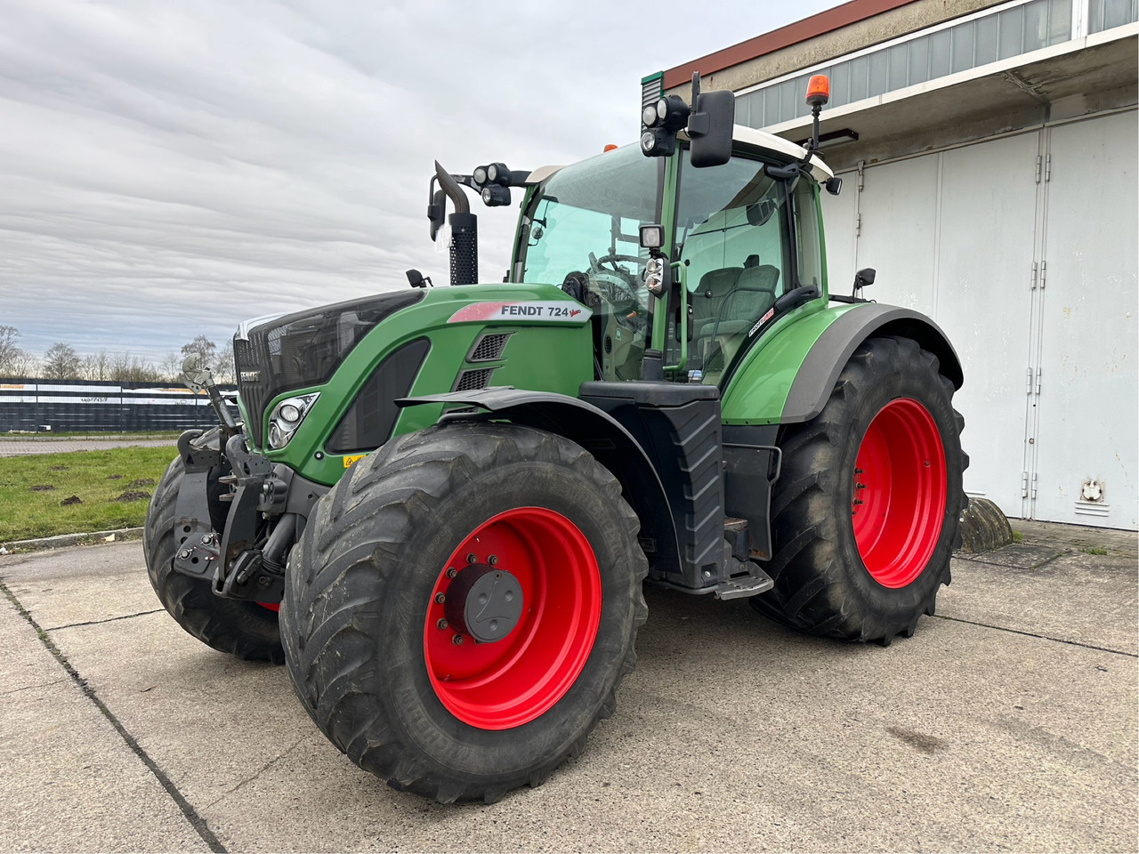 Fendt 724 Vario S4 ProfiPlus - Трактор: фото 1 Fendt 724 Vario S4 ProfiPlus - Трактор: фото 1