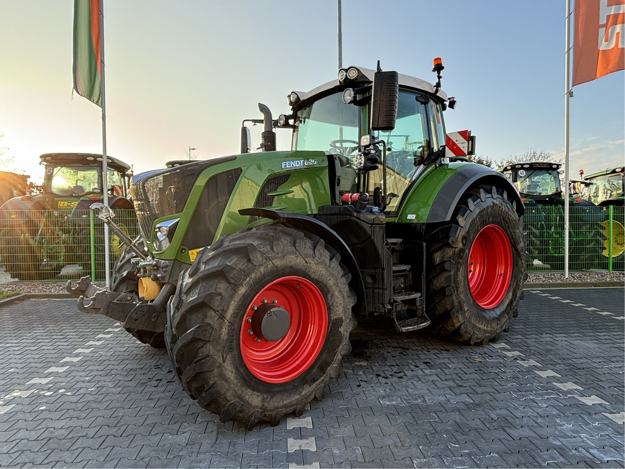 Fendt 826 Vario S4 ProfiPlus - Трактор: фото 1 Fendt 826 Vario S4 ProfiPlus - Трактор: фото 1