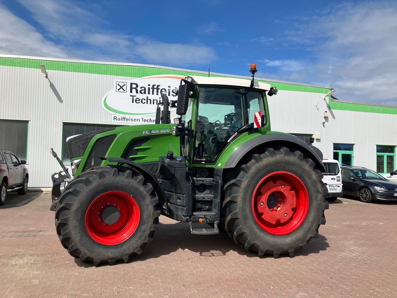 Fendt 828 Vario S4 Profi Plus - Трактор: фото 1 Fendt 828 Vario S4 Profi Plus - Трактор: фото 1