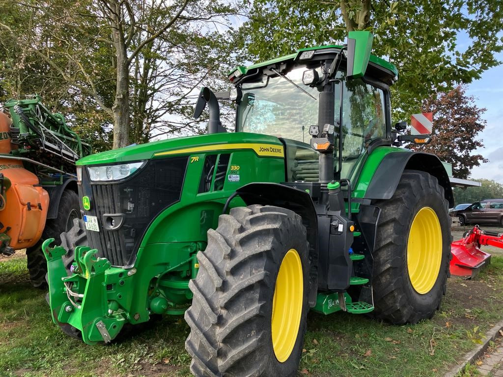 John Deere 7R 330 - Трактор: фото 1 John Deere 7R 330 - Трактор: фото 1
