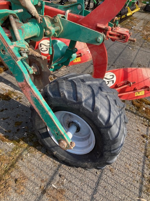 Kverneland EG 100/300/77RH - Плуг: фото 2 Kverneland EG 100/300/77RH - Плуг: фото 2