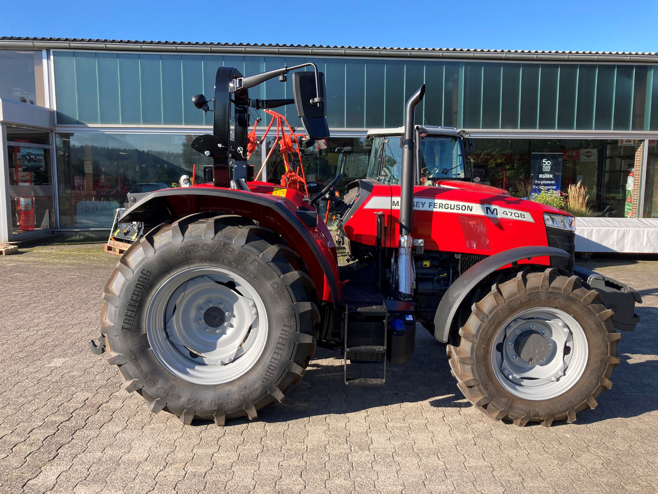 Massey Ferguson 4708 M Plattform Essential - Трактор: фото 1 Massey Ferguson 4708 M Plattform Essential - Трактор: фото 1